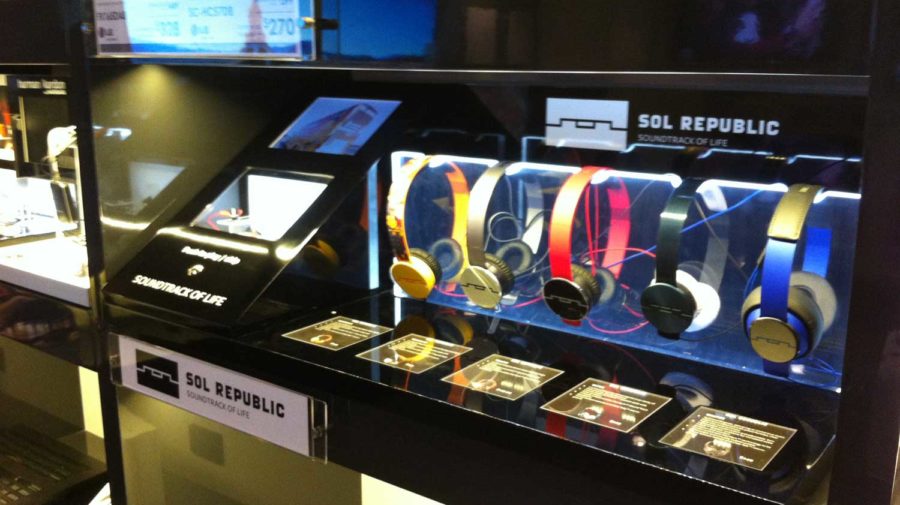 Sol Republic Interactive Headphone Display